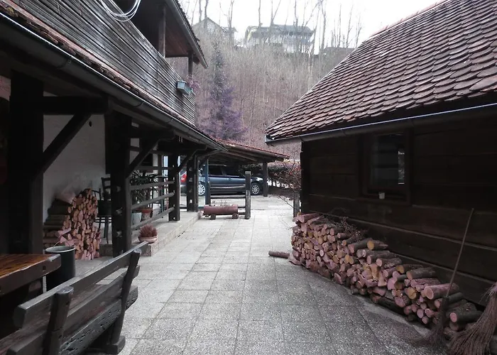 Gostisce Smuk 招待所 2*