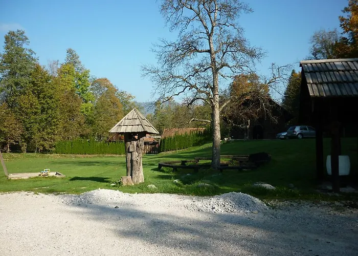 招待所 Gostisce Smuk