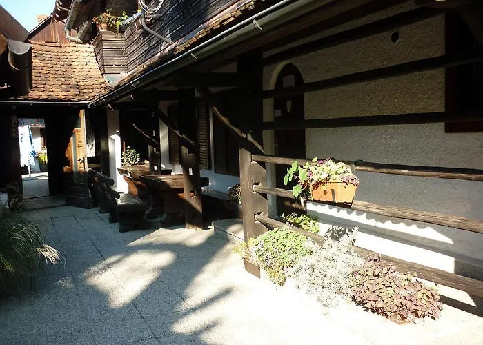 Gostisce Smuk 招待所 2*